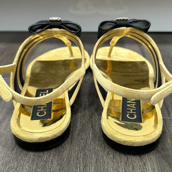 Chanel 24 Caramel Camel Brown Beige CC BLACK BOW LOGO Gold Sandals 40 - Picture 14 of 16